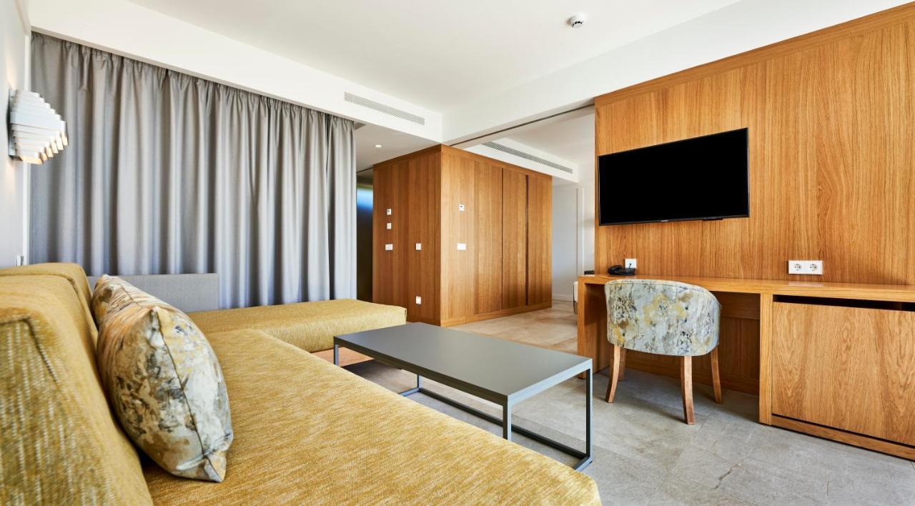 Insotel Punta Prima Prestige Suites & Spa Exterior photo